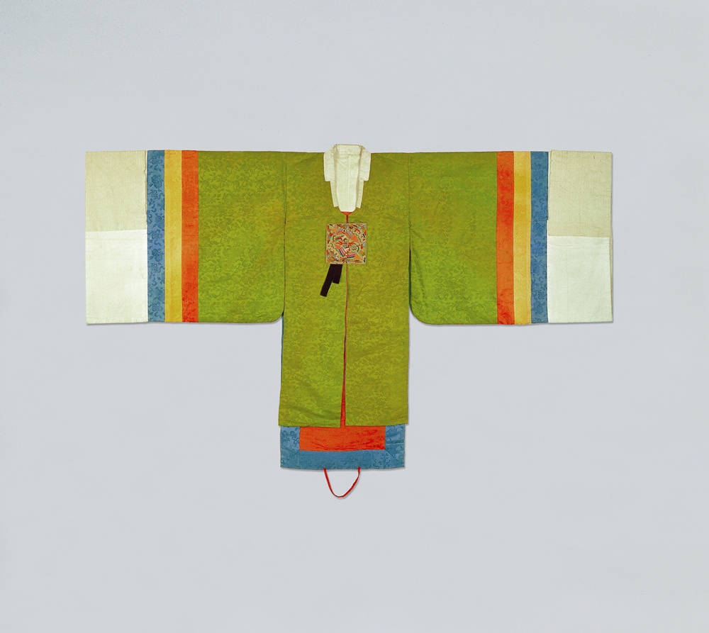 Woman's Court Robe 첨부 이미지