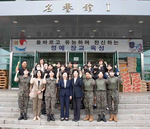 장윤금 총장, 하계 입영훈련 나선 육군 학군단 격려 방문 대표이미지