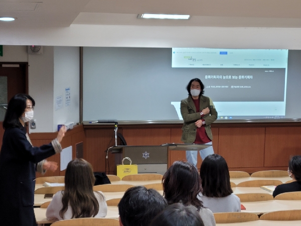 기힉적 사고와 문화적 글쓰기 대표이미지